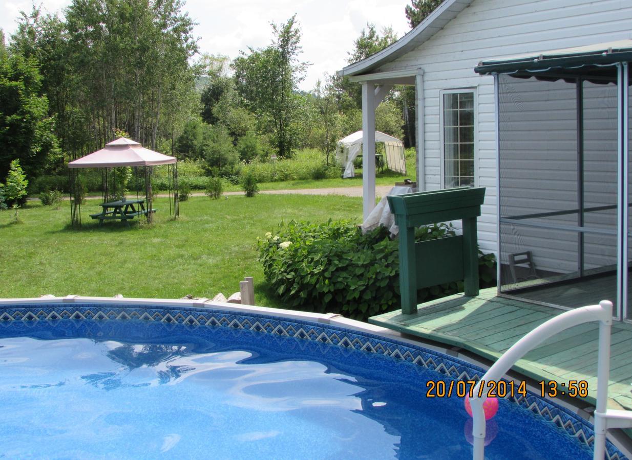 Gite Parc Mauricie B&B Saint-Mathieu-Du-Parc Exteriör bild